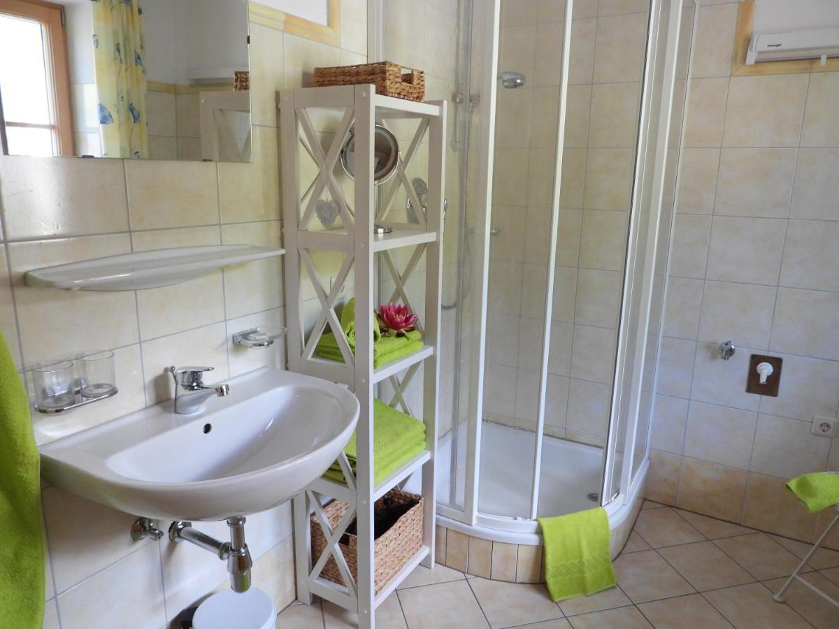 Bio-Bauernhof Einberghof Apartment Пфарверфен Екстериор снимка