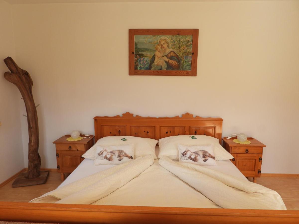 Bio-Bauernhof Einberghof Apartment Пфарверфен Екстериор снимка