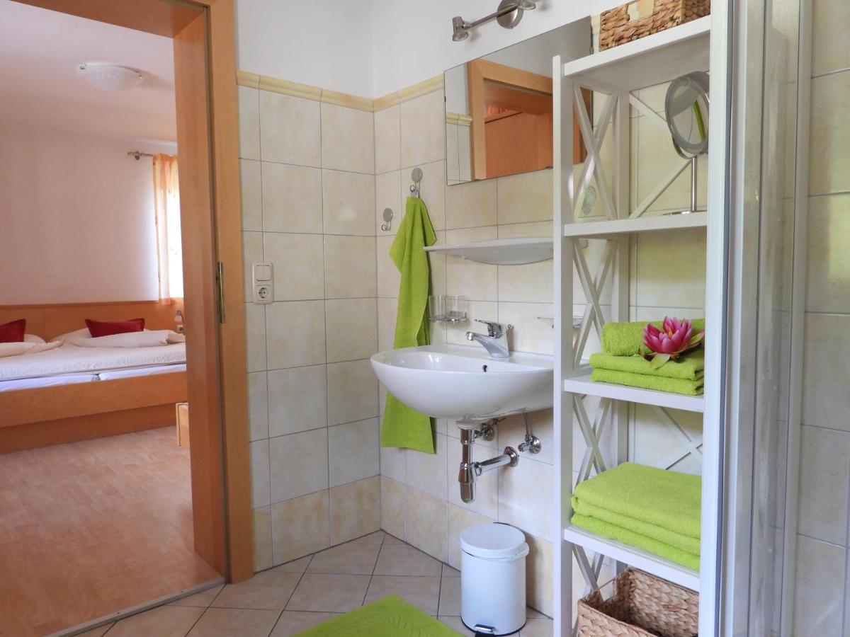 Bio-Bauernhof Einberghof Apartment Пфарверфен Екстериор снимка