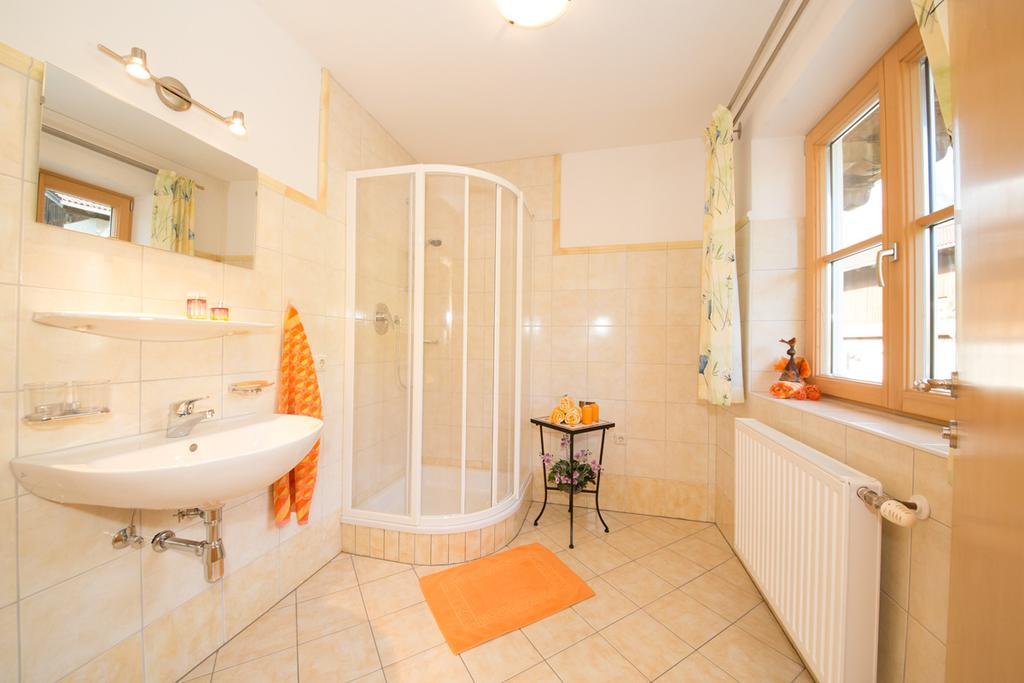 Bio-Bauernhof Einberghof Apartment Пфарверфен Стая снимка