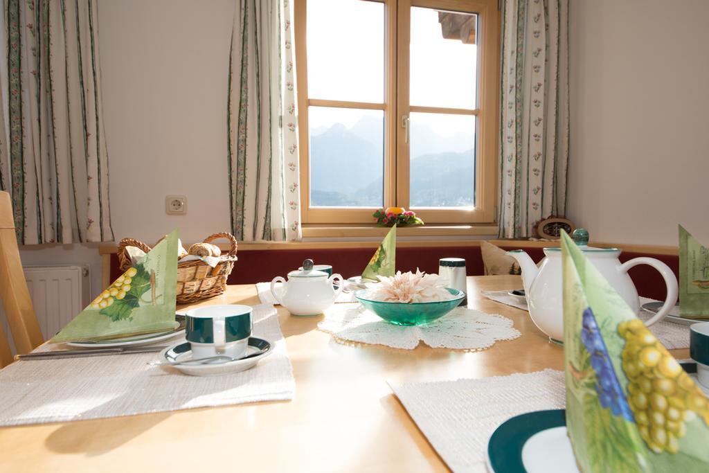 Bio-Bauernhof Einberghof Apartment Пфарверфен Екстериор снимка