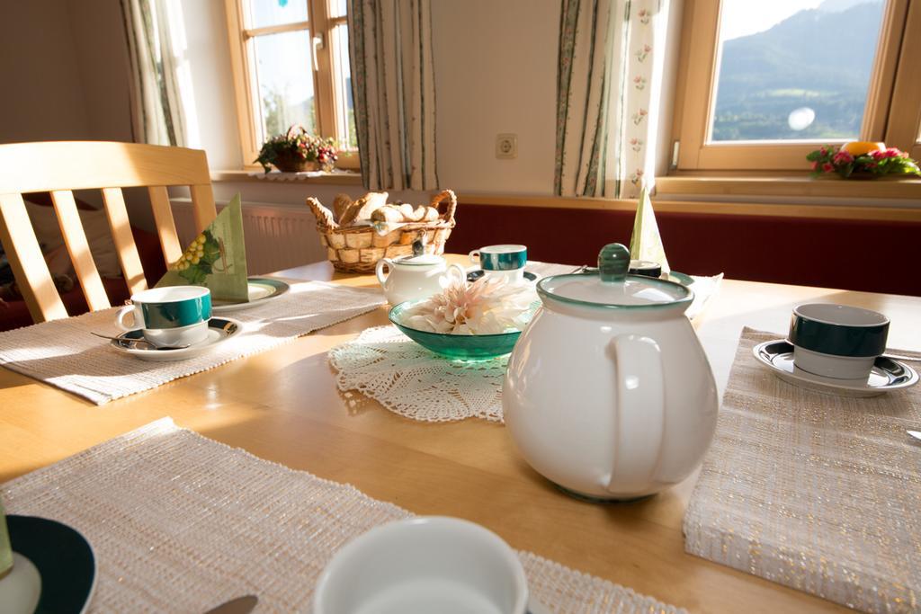 Bio-Bauernhof Einberghof Apartment Пфарверфен Екстериор снимка