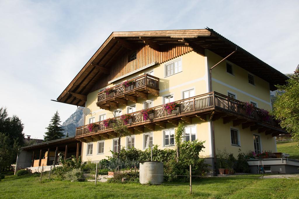 Bio-Bauernhof Einberghof Apartment Пфарверфен Екстериор снимка