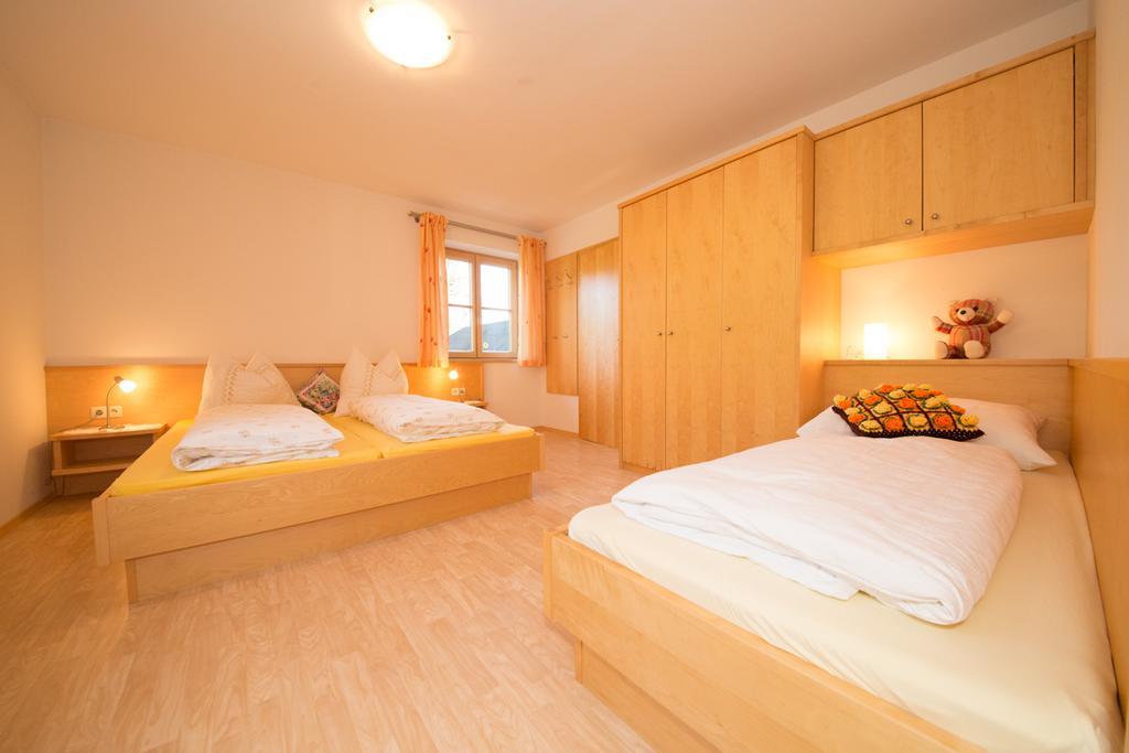 Bio-Bauernhof Einberghof Apartment Пфарверфен Стая снимка